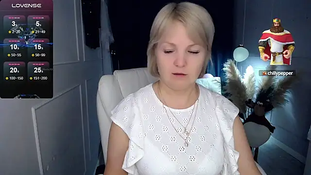 Snapshot of Juarnea chatting on 03-18-25, 08:37 Juarnea online show from 03-18-25, 08:37