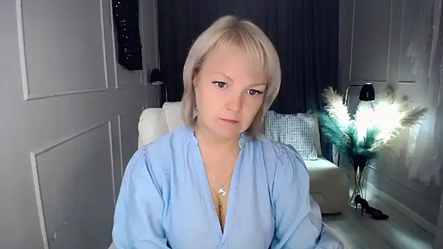 Snapshot of Juarnea chatting on 09-11-25, 12:49 Juarnea online show from 09-11-25, 12:49