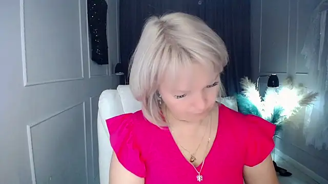 Snapshot of Juarnea chatting on 09-16-25, 01:34 Juarnea online show from 09-16-25, 01:34