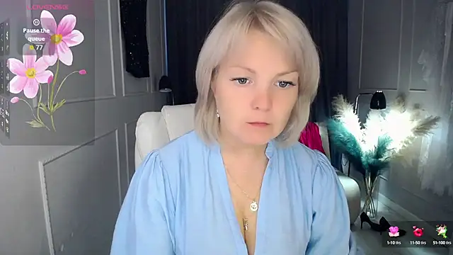 Snapshot of Juarnea chatting on 09-17-25, 10:50 Juarnea online show from 09-17-25, 10:50