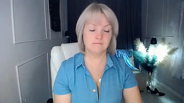 Snapshot of Juarnea chatting on 09-18-25, 10:17 Juarnea online show from 09-18-25, 10:17