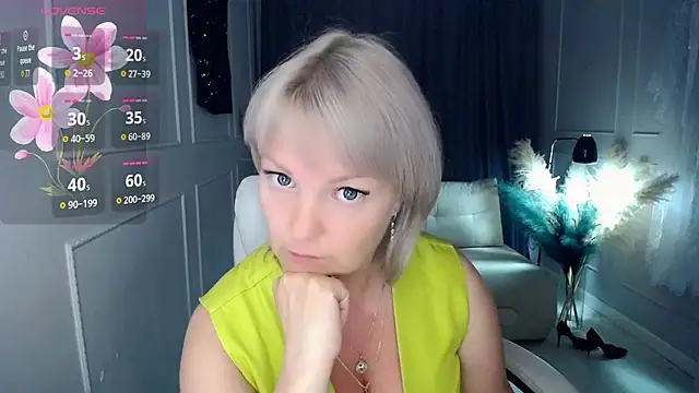 Snapshot of Juarnea chatting on 09-19-25, 11:16 Juarnea online show from 09-19-25, 11:16