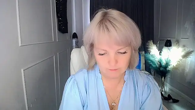 Snapshot of Juarnea chatting on 09-23-25, 09:01 Juarnea online show from 09-23-25, 09:01