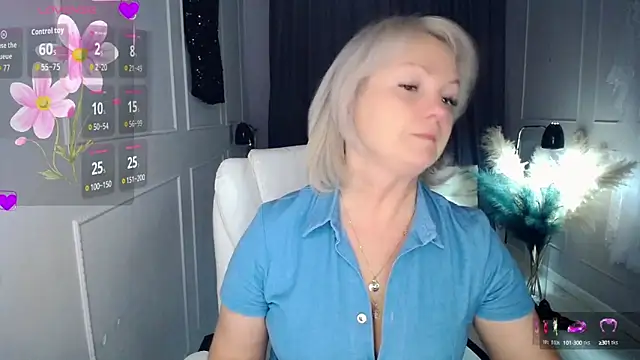 Snapshot of Juarnea chatting on 09-30-25, 07:35 Juarnea online show from 09-30-25, 07:35