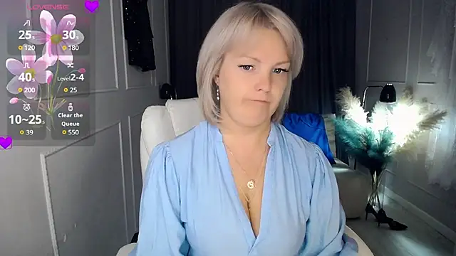 Snapshot of Juarnea chatting on 10-03-25, 08:22 Juarnea online show from 10-03-25, 08:22