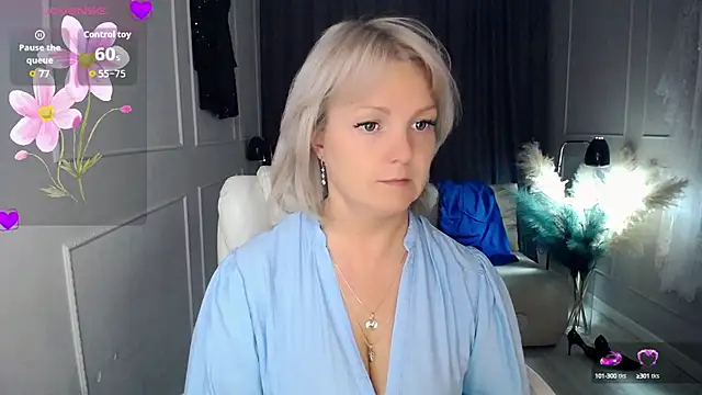 Snapshot of Juarnea chatting on 10-03-25, 08:28 Juarnea online show from 10-03-25, 08:28