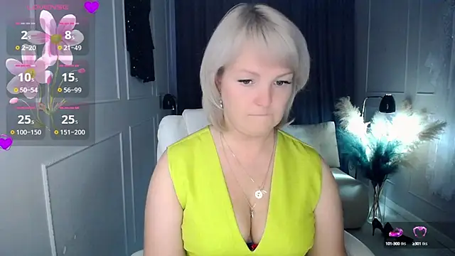 Snapshot of Juarnea chatting on 10-07-25, 07:49 Juarnea online show from 10-07-25, 07:49