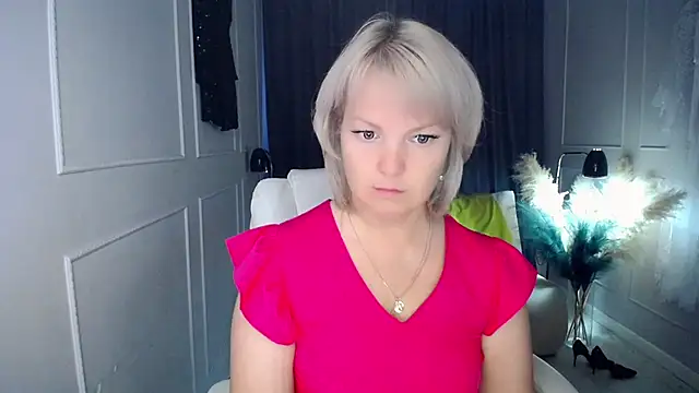 Snapshot of Juarnea chatting on 10-08-25, 08:34 Juarnea online show from 10-08-25, 08:34