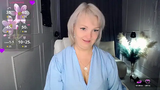 Snapshot of Juarnea chatting on 10-23-25, 08:35 Juarnea online show from 10-23-25, 08:35