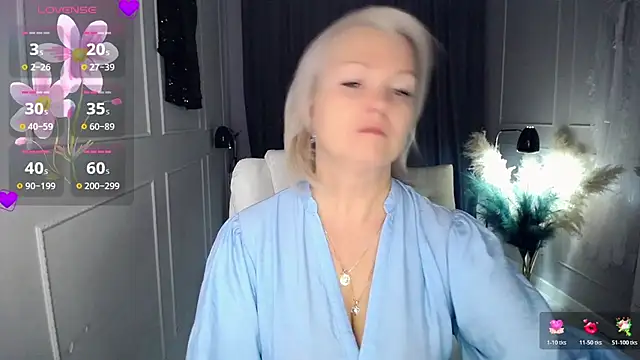 Snapshot of Juarnea chatting on 10-24-25, 05:37 Juarnea online show from 10-24-25, 05:37