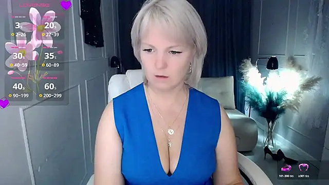 Snapshot of Juarnea chatting on 10-26-25, 03:45 Juarnea online show from 10-26-25, 03:45