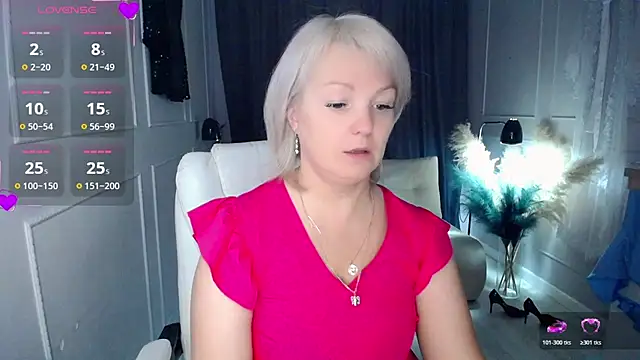 Snapshot of Juarnea chatting on 10-30-25, 06:37 Juarnea online show from 10-30-25, 06:37