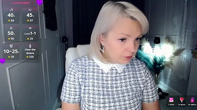 Snapshot of Juarnea chatting on 11-06-25, 10:38 Juarnea online show from 11-06-25, 10:38