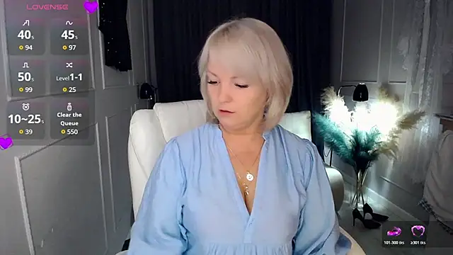 Snapshot of Juarnea chatting on 11-07-25, 04:12 Juarnea online show from 11-07-25, 04:12