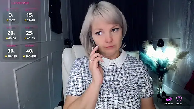 Snapshot of Juarnea chatting on 11-18-25, 07:02 Juarnea online show from 11-18-25, 07:02