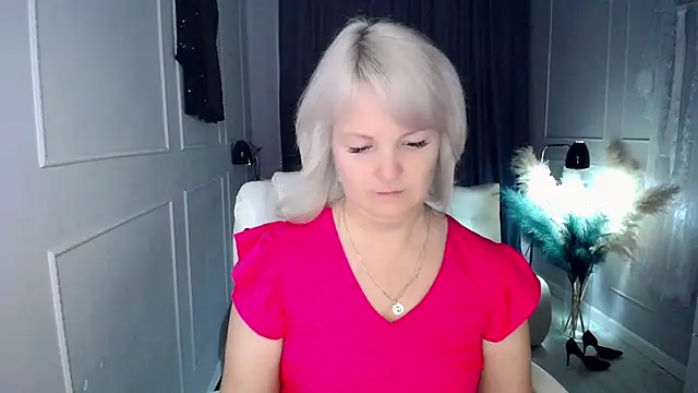 Snapshot of Juarnea chatting on 11-19-25, 07:08 Juarnea online show from 11-19-25, 07:08