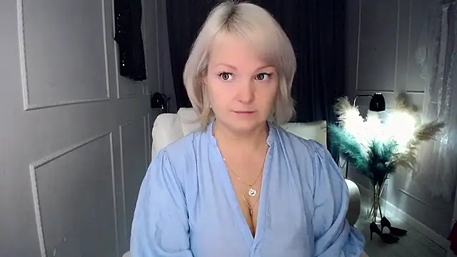 Snapshot of Juarnea chatting on 11-24-25, 05:18 Juarnea online show from 11-24-25, 05:18