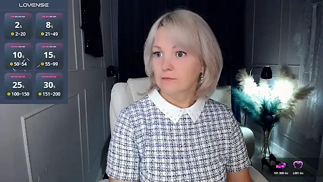 Snapshot of Juarnea chatting on 11-26-25, 09:54 Juarnea online show from 11-26-25, 09:54