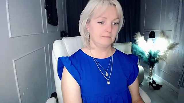 Snapshot of Juarnea chatting on 11-27-25, 10:06 Juarnea online show from 11-27-25, 10:06