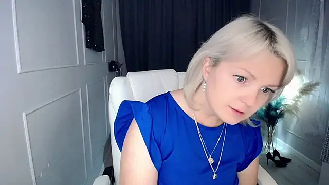 Snapshot of Juarnea chatting on 11-27-25, 10:12 Juarnea online show from 11-27-25, 10:12