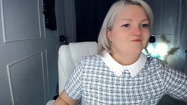 Snapshot of Juarnea chatting on 12-01-25, 12:21 Juarnea online show from 12-01-25, 12:21