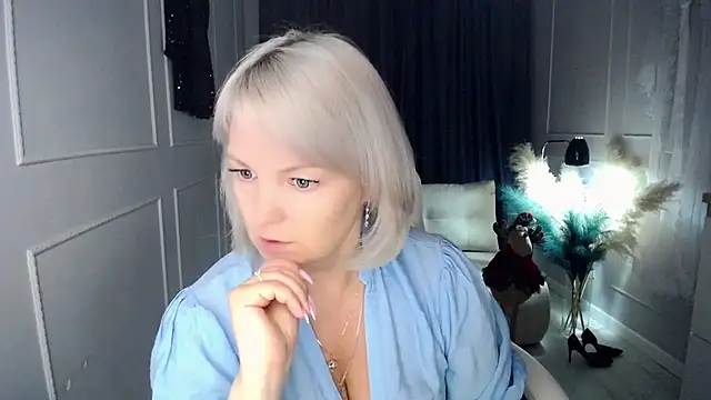 Snapshot of Juarnea chatting on 12-04-25, 05:28 Juarnea online show from 12-04-25, 05:28