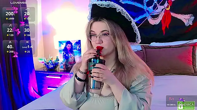 Snapshot of Nancy_Mooree chatting on 10-31-25, 01:12 Nancy Mooree online show from 10-31-25, 01:12