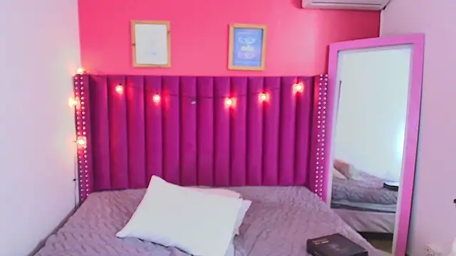 littleebonny online show from 01-01-25, 12:55