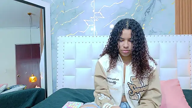 littleebonny online show from 10-10-25, 07:24