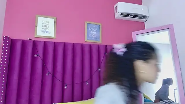 littleebonny online show from 12-15-25, 01:04