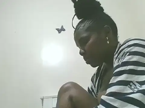 Snapshot of sweet_bigclit chatting on 02-06-25, 04:58 sweet bigclit online show from 02-06-25, 04:58