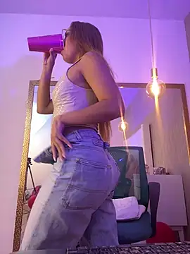 Snapshot of emily_parkerr chatting on 02-22-26, 07:23 emily parkerr online show from 02-22-26, 07:23