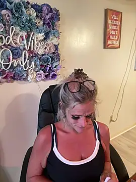 Snapshot of vixendoll87 chatting on 03-13-26, 08:15 vixendoll87 online show from 03-13-26, 08:15