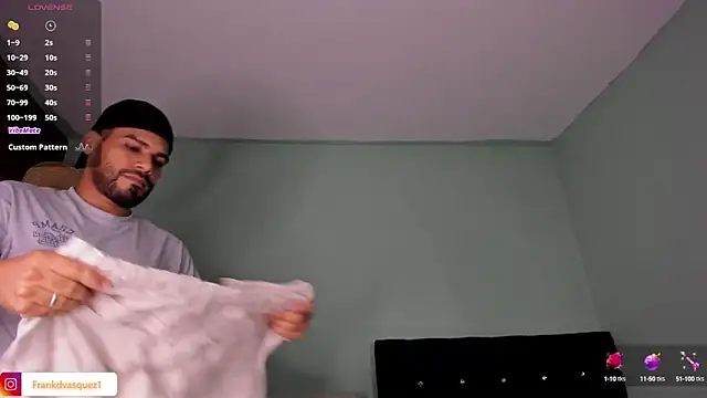 Snapshot of Neganhot_ chatting on 10-12-25, 01:48 Neganhot online show from 10-12-25, 01:48