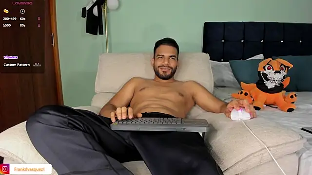 Snapshot of Neganhot_ chatting on 10-29-25, 01:30 Neganhot online show from 10-29-25, 01:30