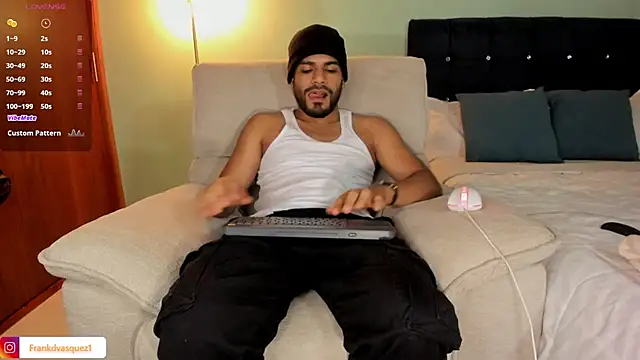 Snapshot of Neganhot_ chatting on 11-19-25, 02:11 Neganhot online show from 11-19-25, 02:11