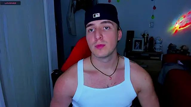 liam oficial02 online show from 12-19-24, 03:40