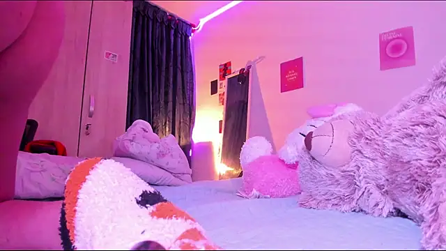 StephaniFox online show from 01-31-25, 03:52