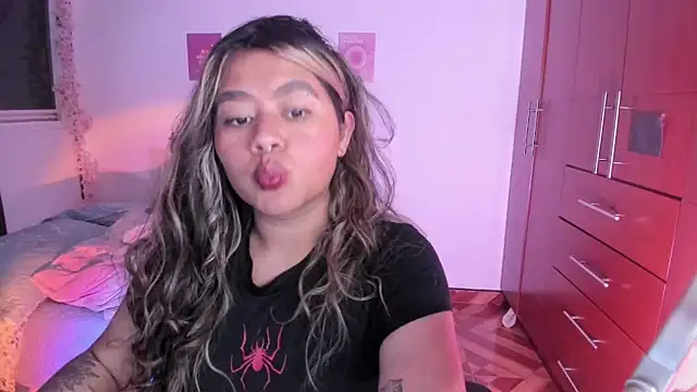 StephaniFox online show from 10-04-25, 11:36