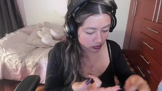 StephaniFox online show from 12-14-25, 11:09