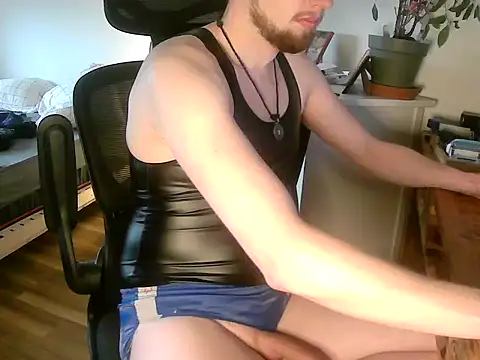 Snapshot of twinkish_90 chatting on 01-20-25, 11:13 twinkish 90 online show from 01-20-25, 11:13