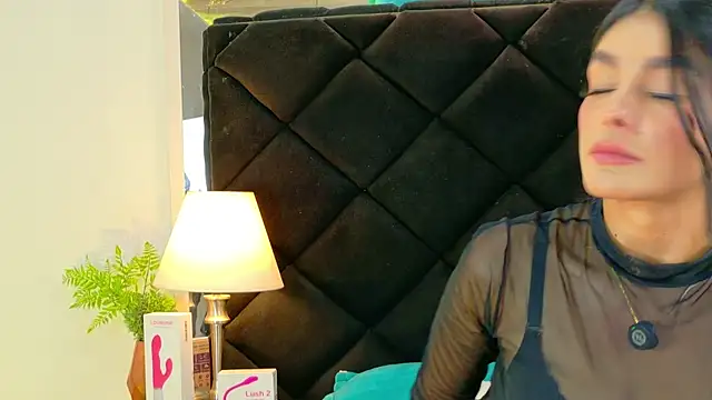 Snapshot of Holly_Brensonexx_ chatting on 12-20-25, 04:08 Holly Brensonexx online show from 12-20-25, 04:08