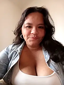 Julieta-tits online show from 04-18-26, 07:51