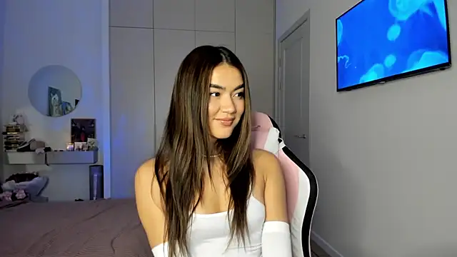 Snapshot of Shineel chatting on 02-17-26, 01:29 Shineel online show from 02-17-26, 01:29