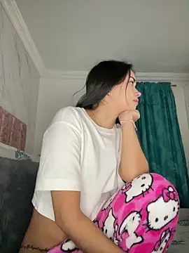 Snapshot of Kimmymadison- chatting on 04-29-26, 05:00 Kimmymadison- online show from 04-29-26, 05:00