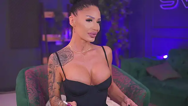 RaquelleVon online show from 01-30-25, 06:54