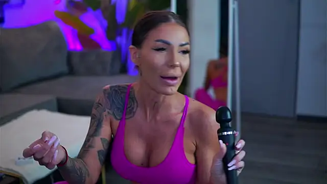 Snapshot of RaquelleVon chatting on 02-16-26, 10:22 RaquelleVon online show from 02-16-26, 10:22