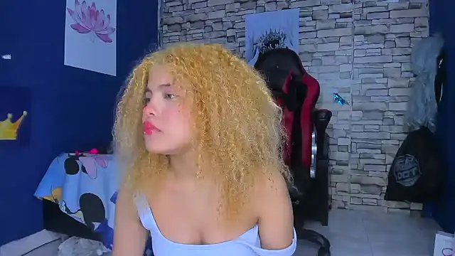 sofiacastillo01 online show from 02-18-25, 04:05