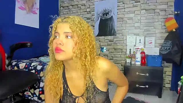 sofiacastillo01 online show from 03-07-25, 12:45