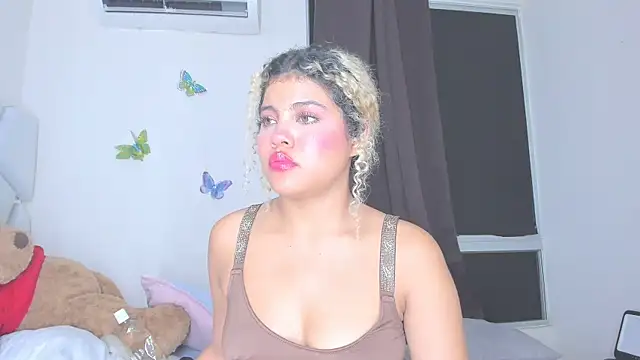 sofiacastillo01 online show from 04-21-26, 01:42